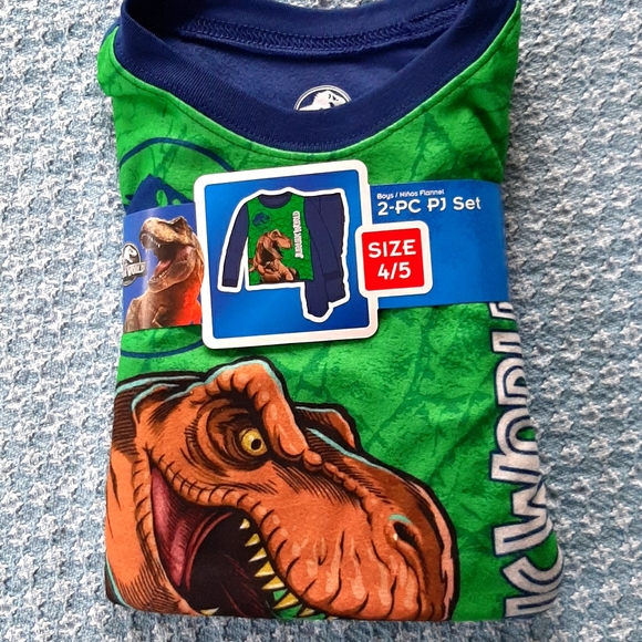 JURASSIC WORLD PAJAMAS BOYS 4/5 - Picture 1 of 5